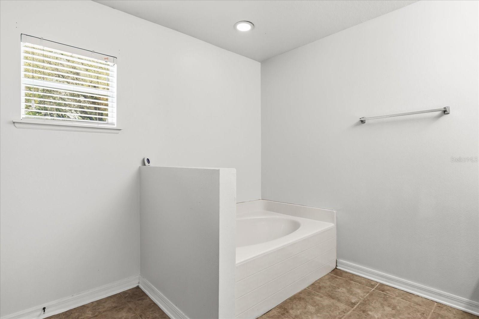 Image 18 of 37 For 1500 Daybreak Drive