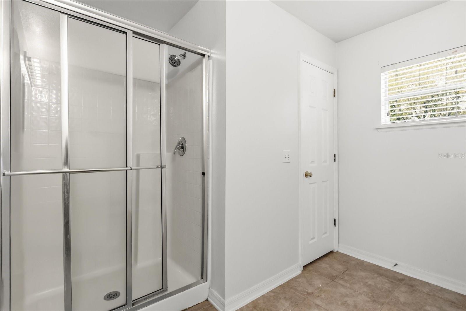 Image 19 of 37 For 1500 Daybreak Drive