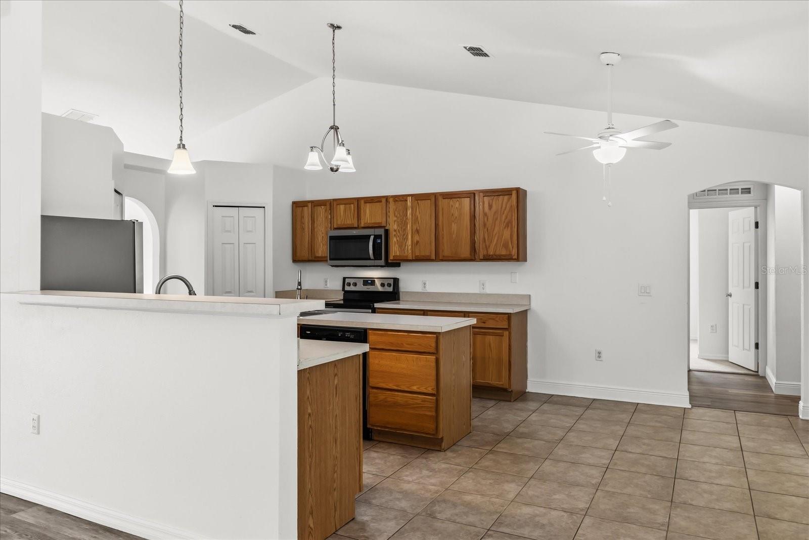 Image 7 of 37 For 1500 Daybreak Drive