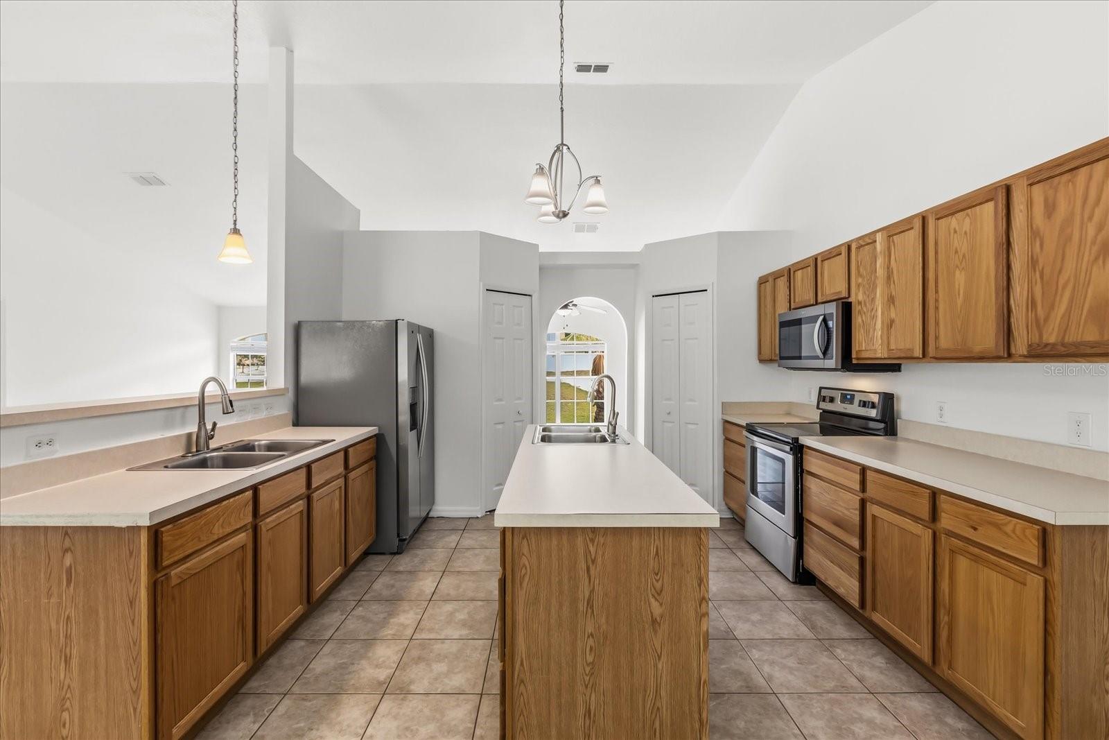 Image 8 of 37 For 1500 Daybreak Drive