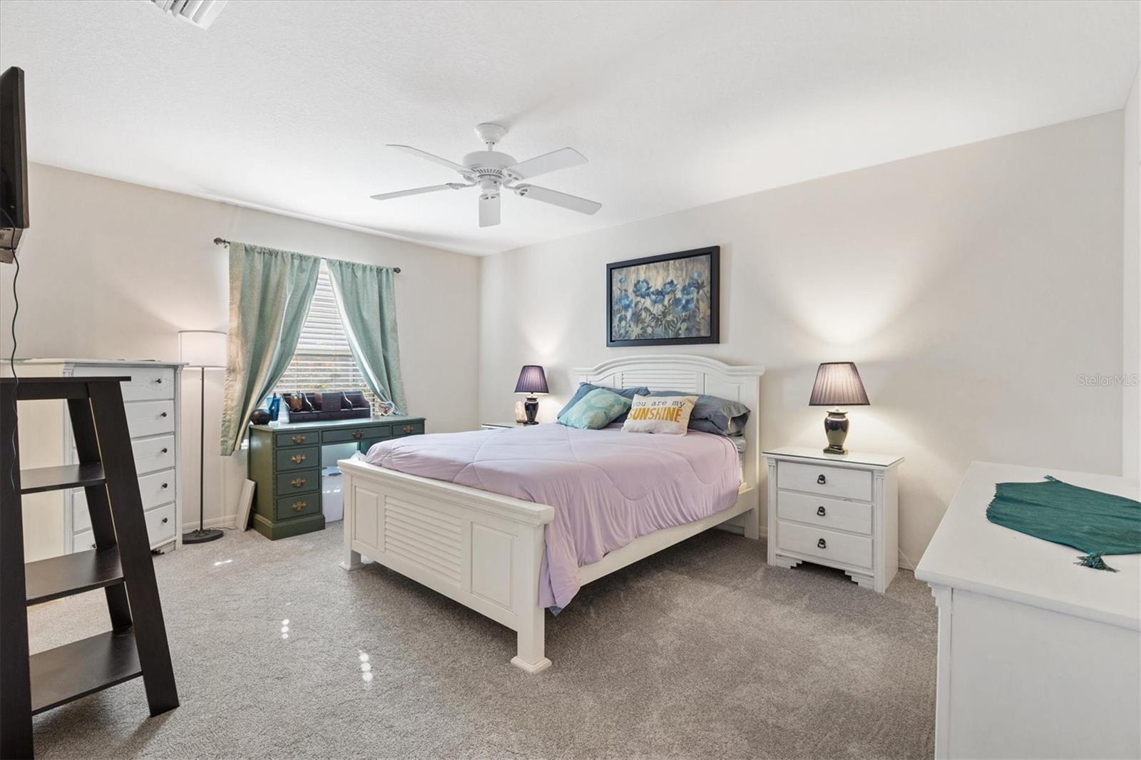 Listing photo id 13 for 2558 Carrington Court