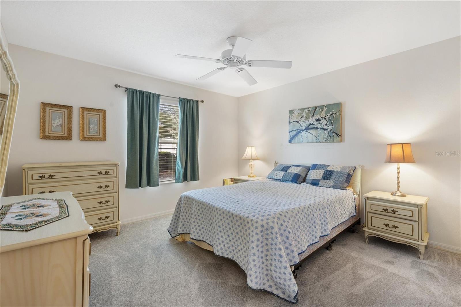 Listing photo id 17 for 2558 Carrington Court