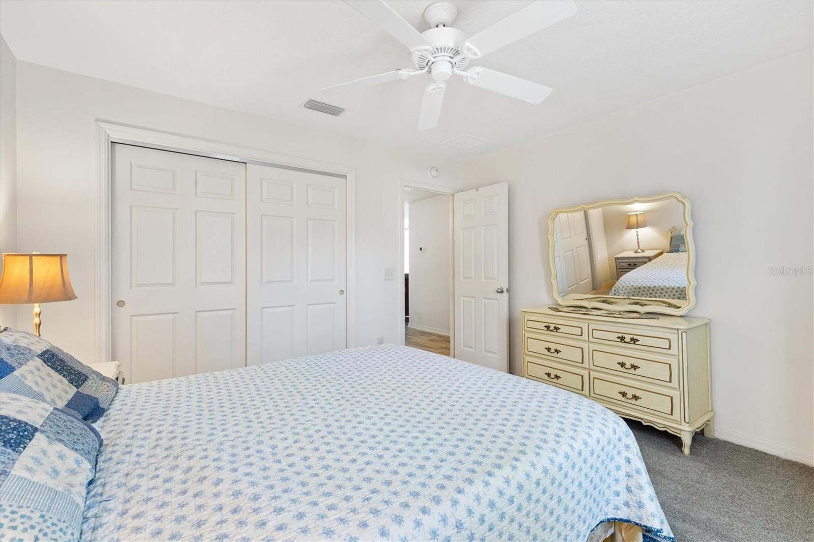 Listing photo id 18 for 2558 Carrington Court