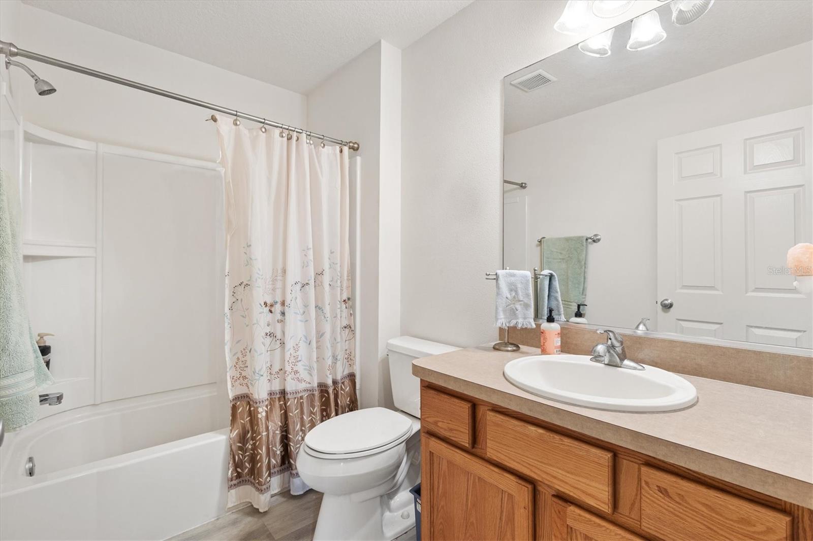 Listing photo id 19 for 2558 Carrington Court