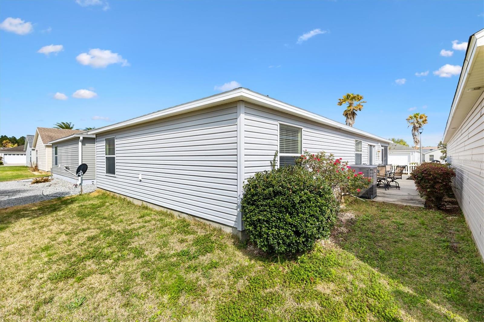 Listing photo id 21 for 2558 Carrington Court