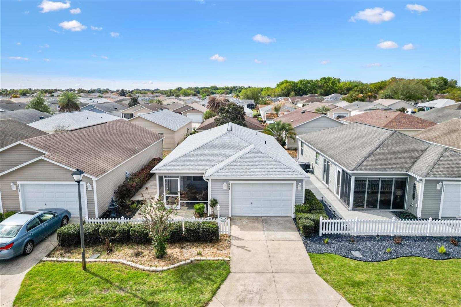 Listing photo id 26 for 2558 Carrington Court