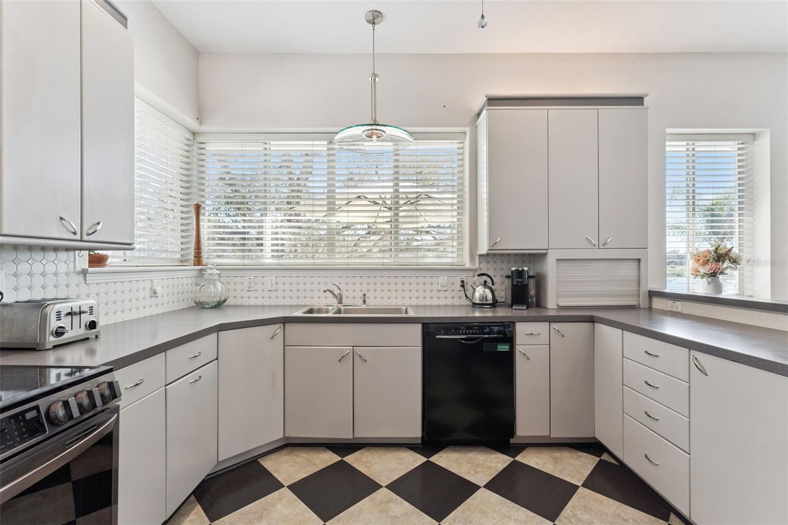 Image 20 of 73 For 190 Crystal Lake Drive