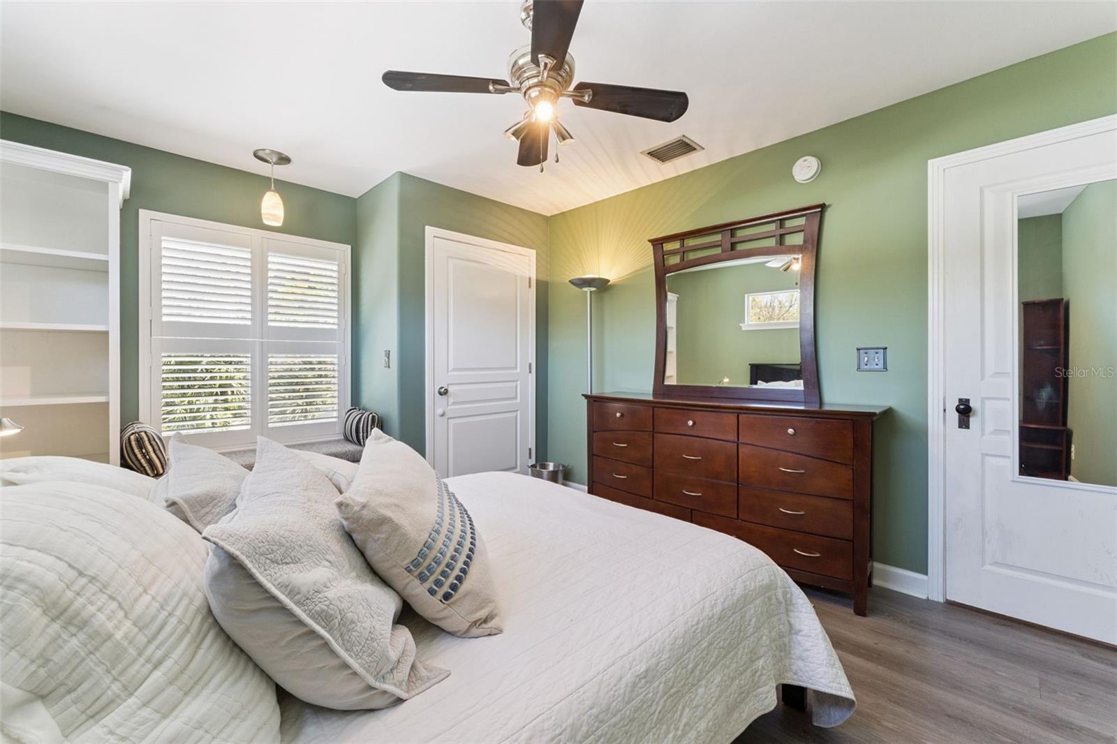 Image 31 of 73 For 190 Crystal Lake Drive