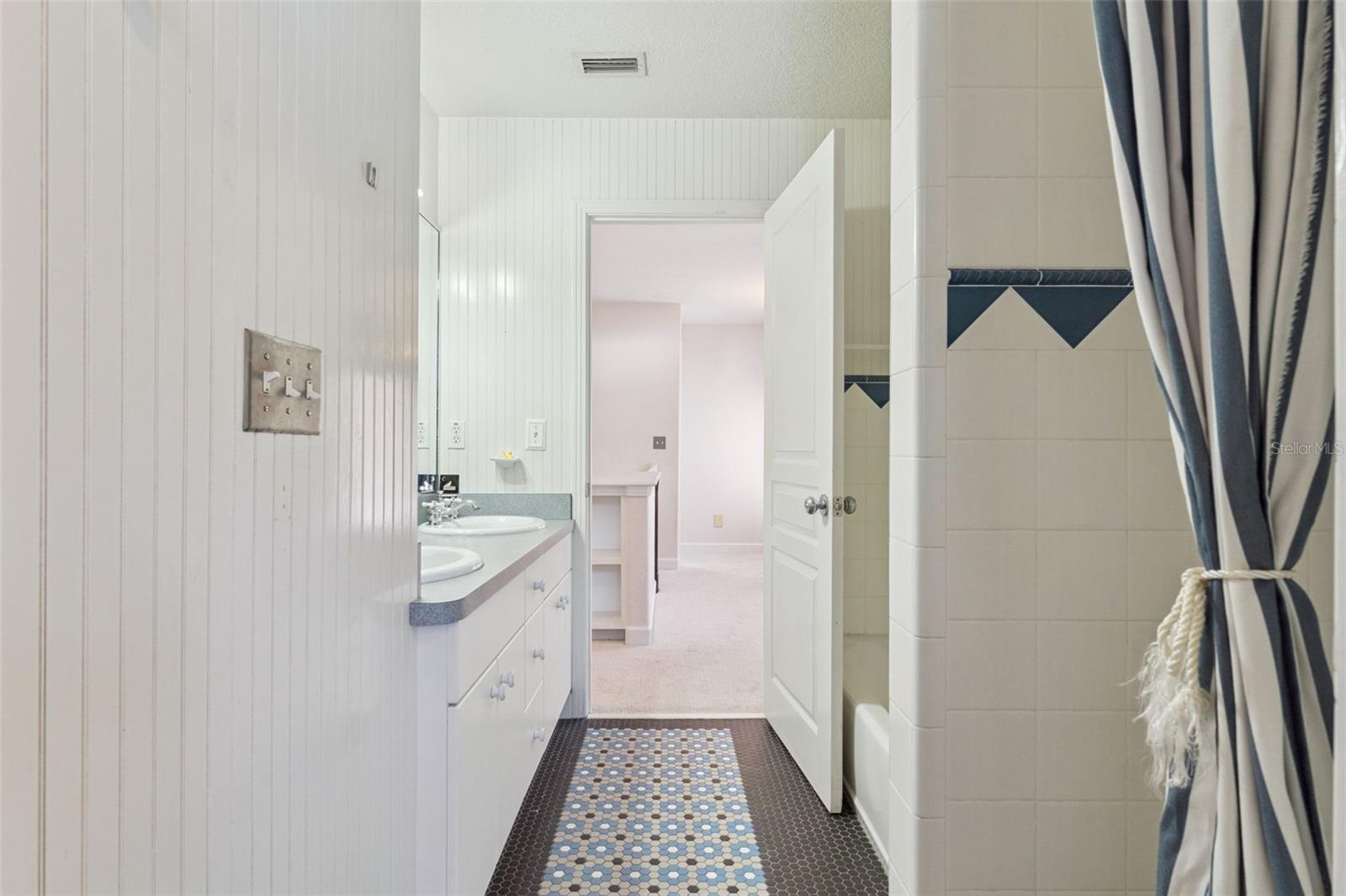 Image 36 of 73 For 190 Crystal Lake Drive