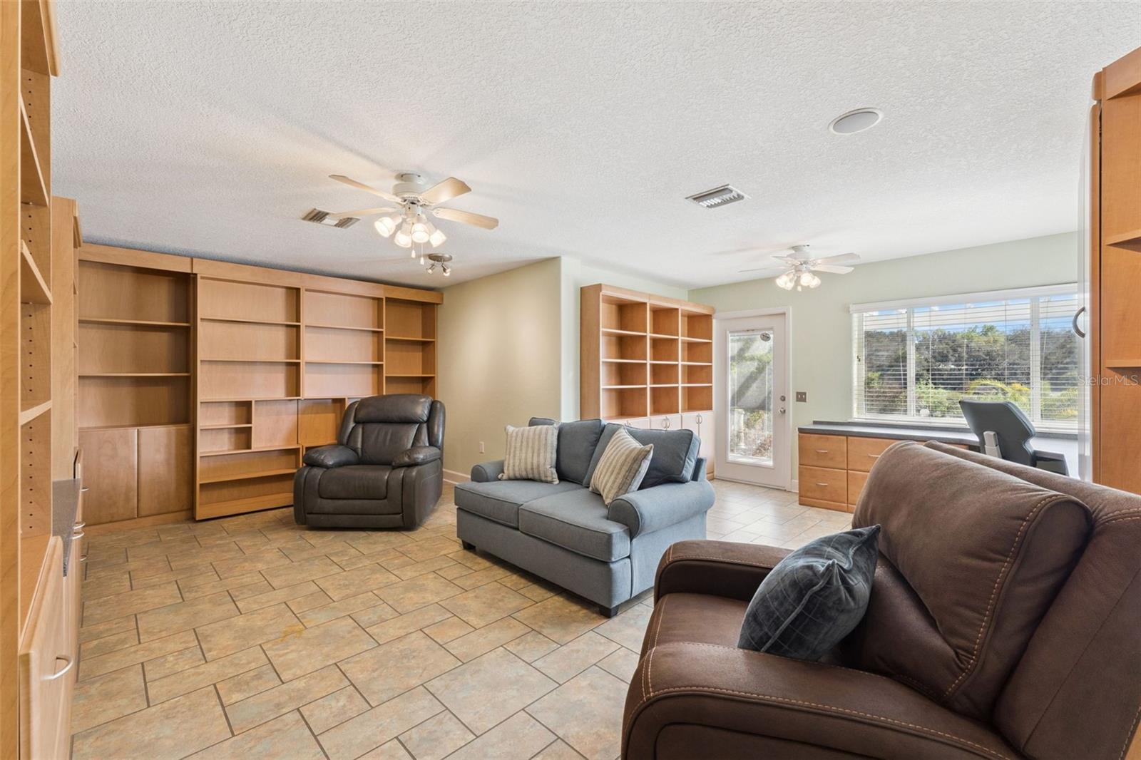 Image 40 of 73 For 190 Crystal Lake Drive