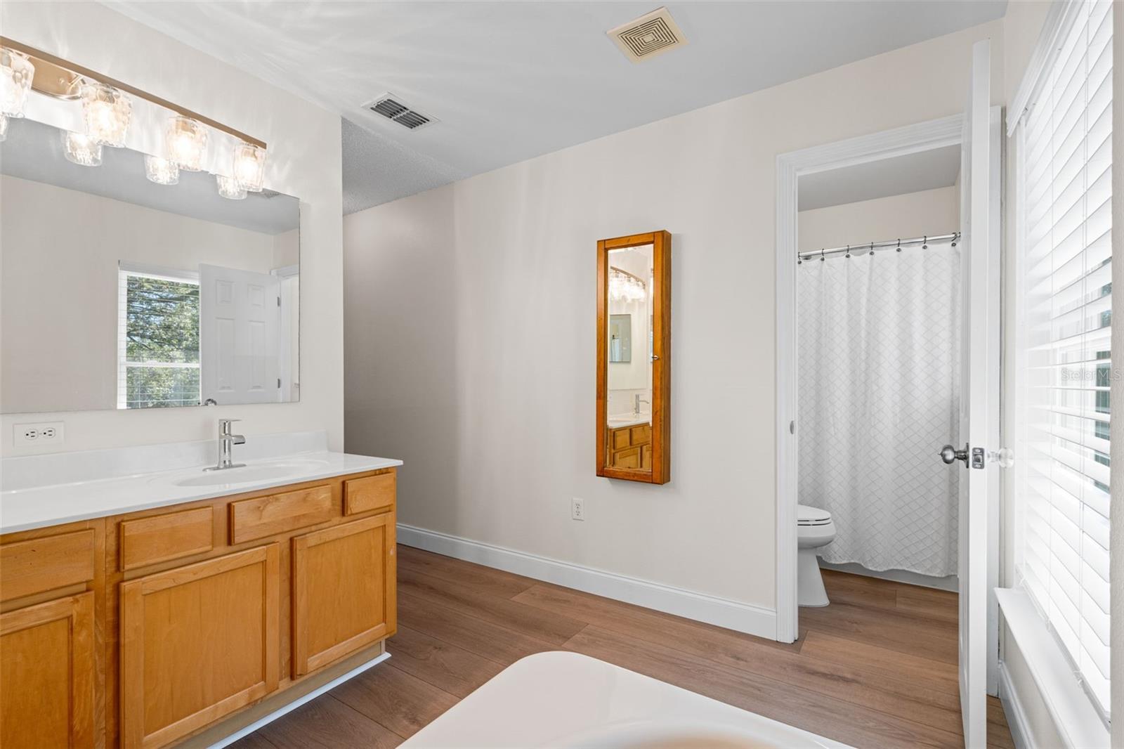 Image 20 of 33 For 1018 Jayhil Drive