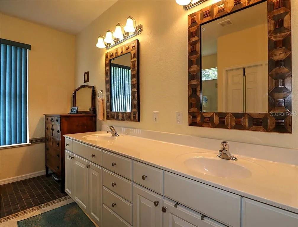 Image 20 of 61 For 9255 120th Loop