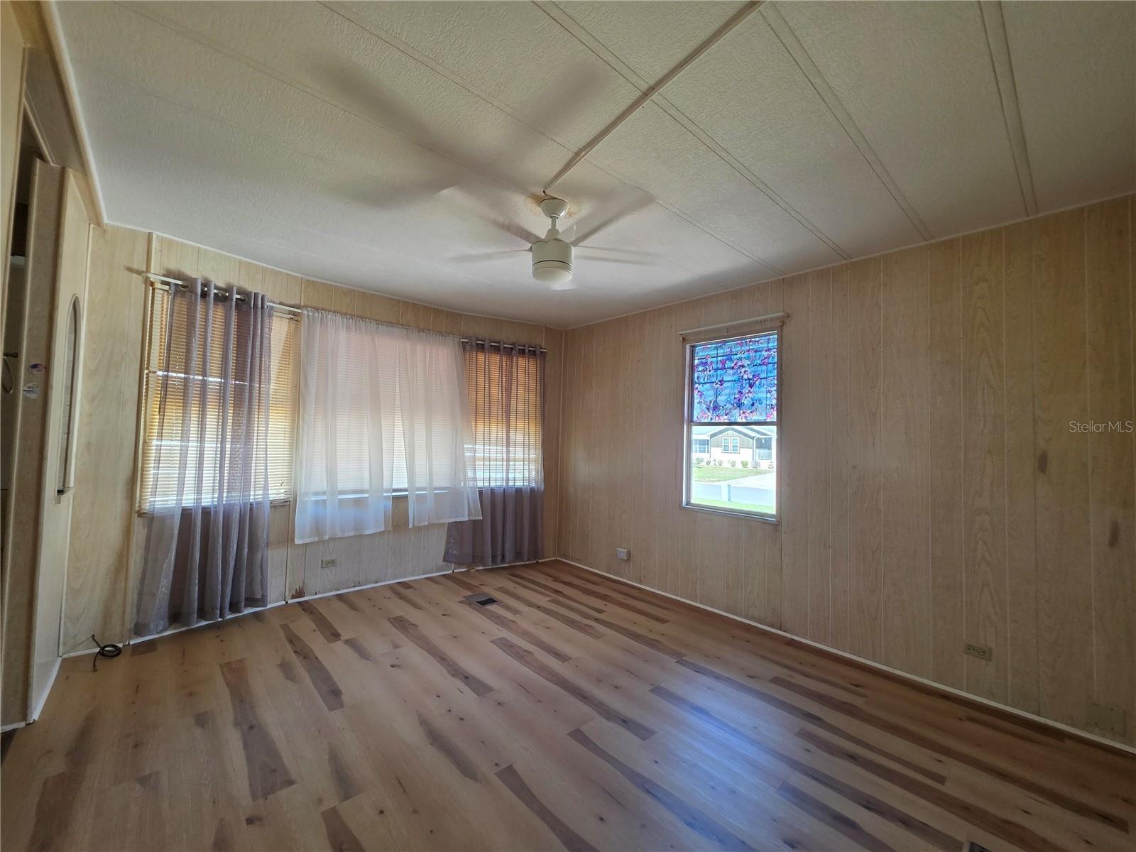 Image 17 of 41 For 1227 Nassau Circle