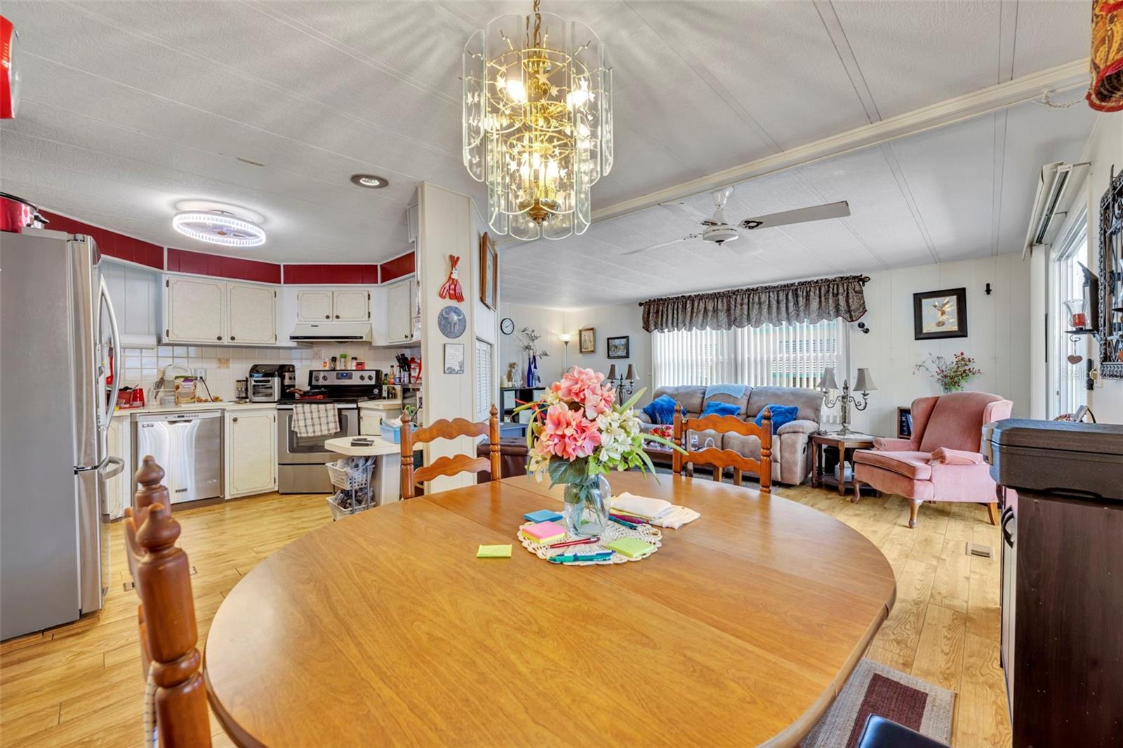 Image 11 of 43 For 223 Paradise S