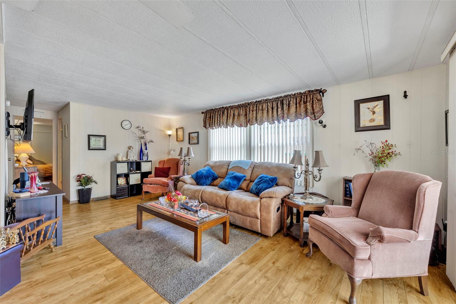 Image 12 of 43 For 223 Paradise S