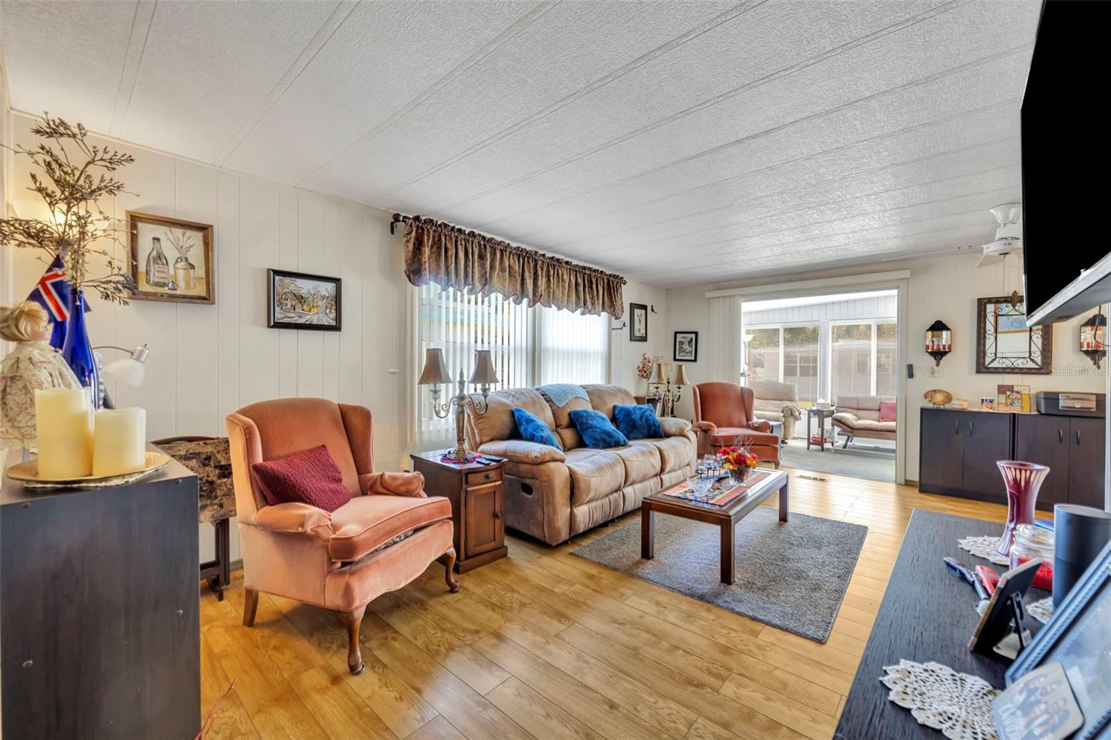 Image 13 of 43 For 223 Paradise S