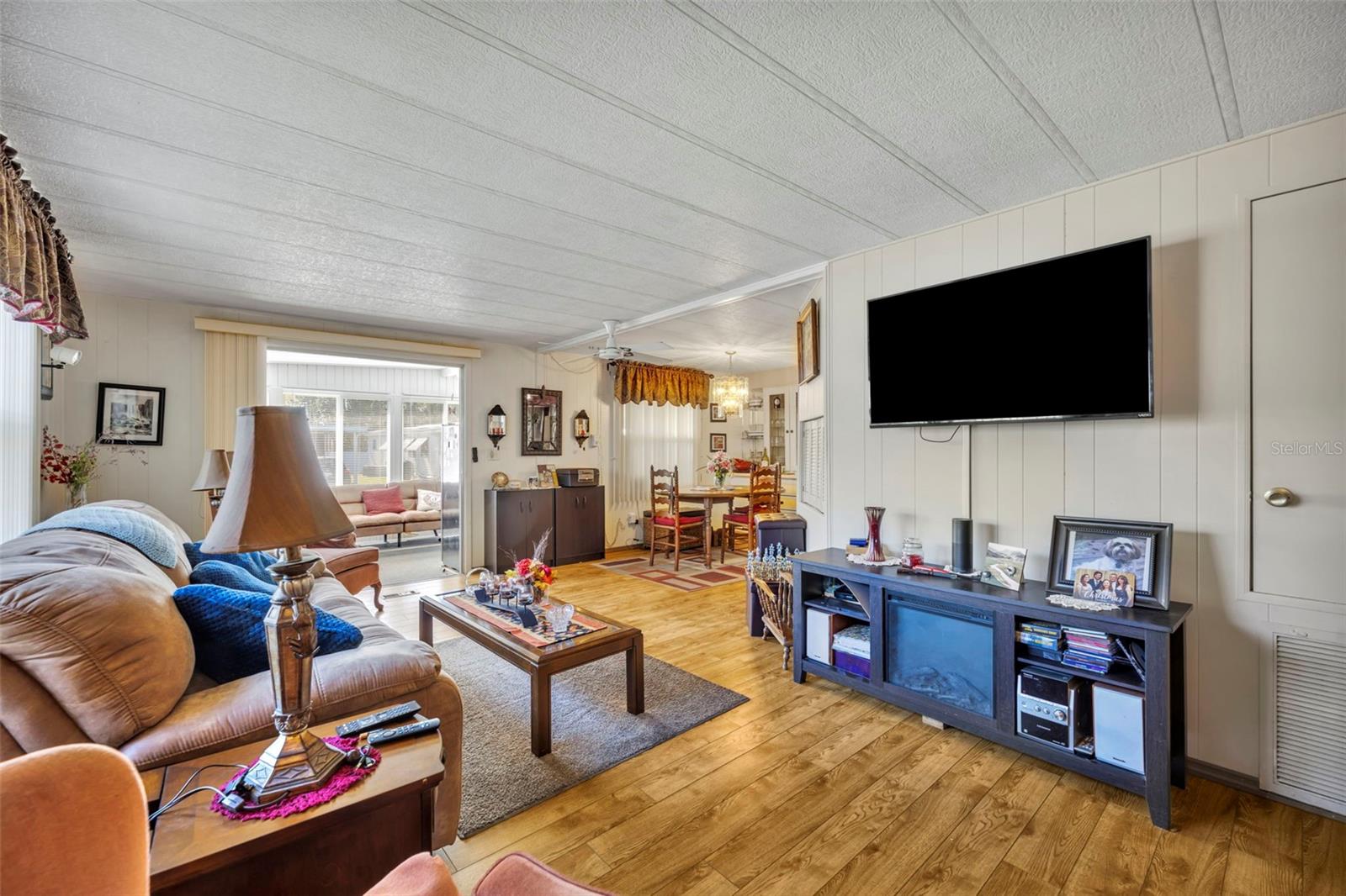 Image 14 of 43 For 223 Paradise S