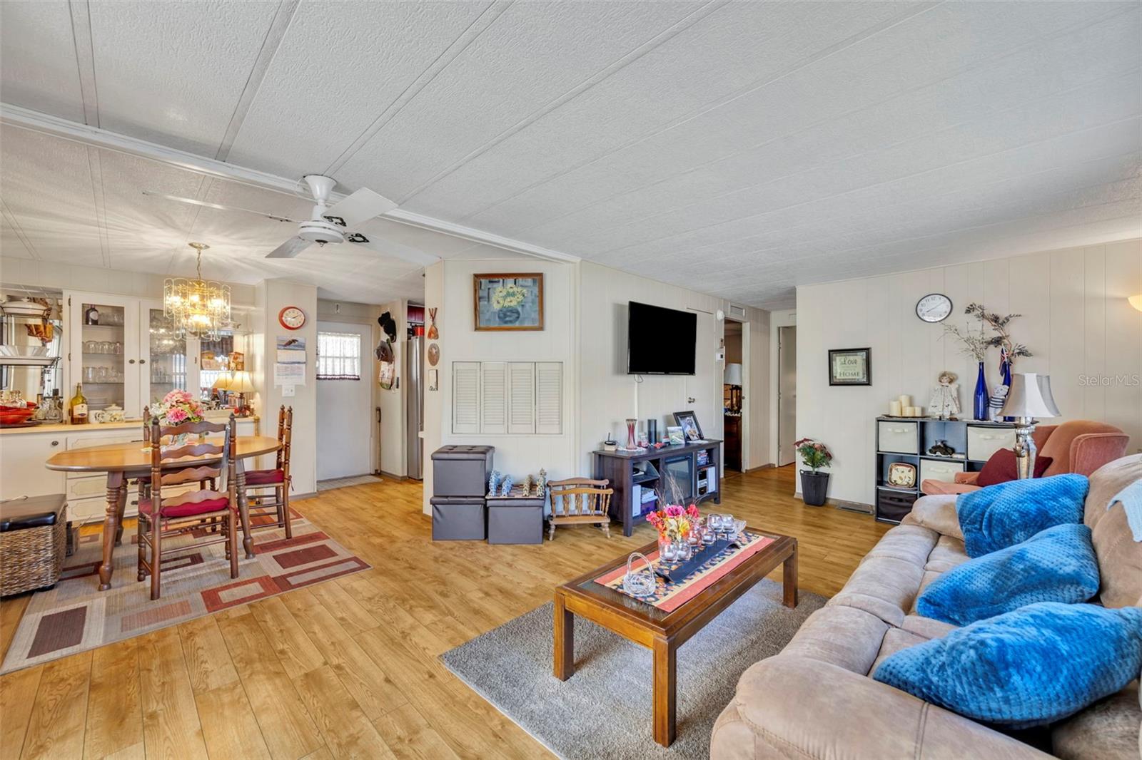 Image 15 of 43 For 223 Paradise S