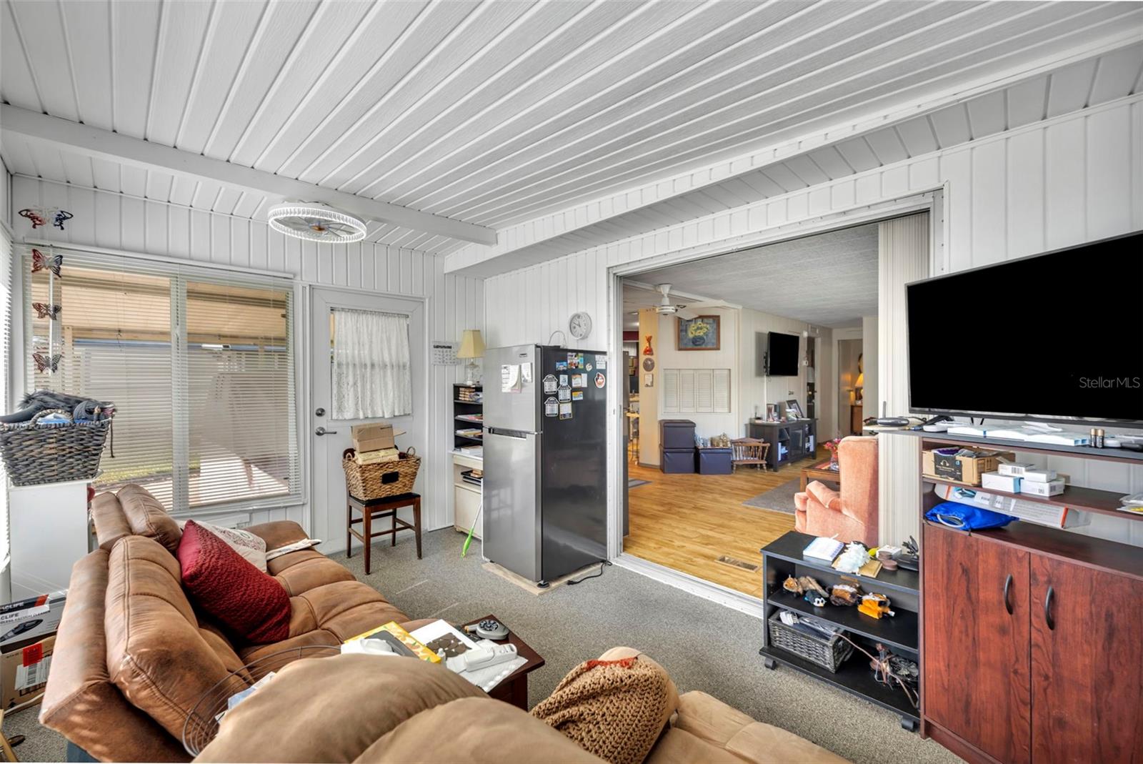 Image 17 of 43 For 223 Paradise S