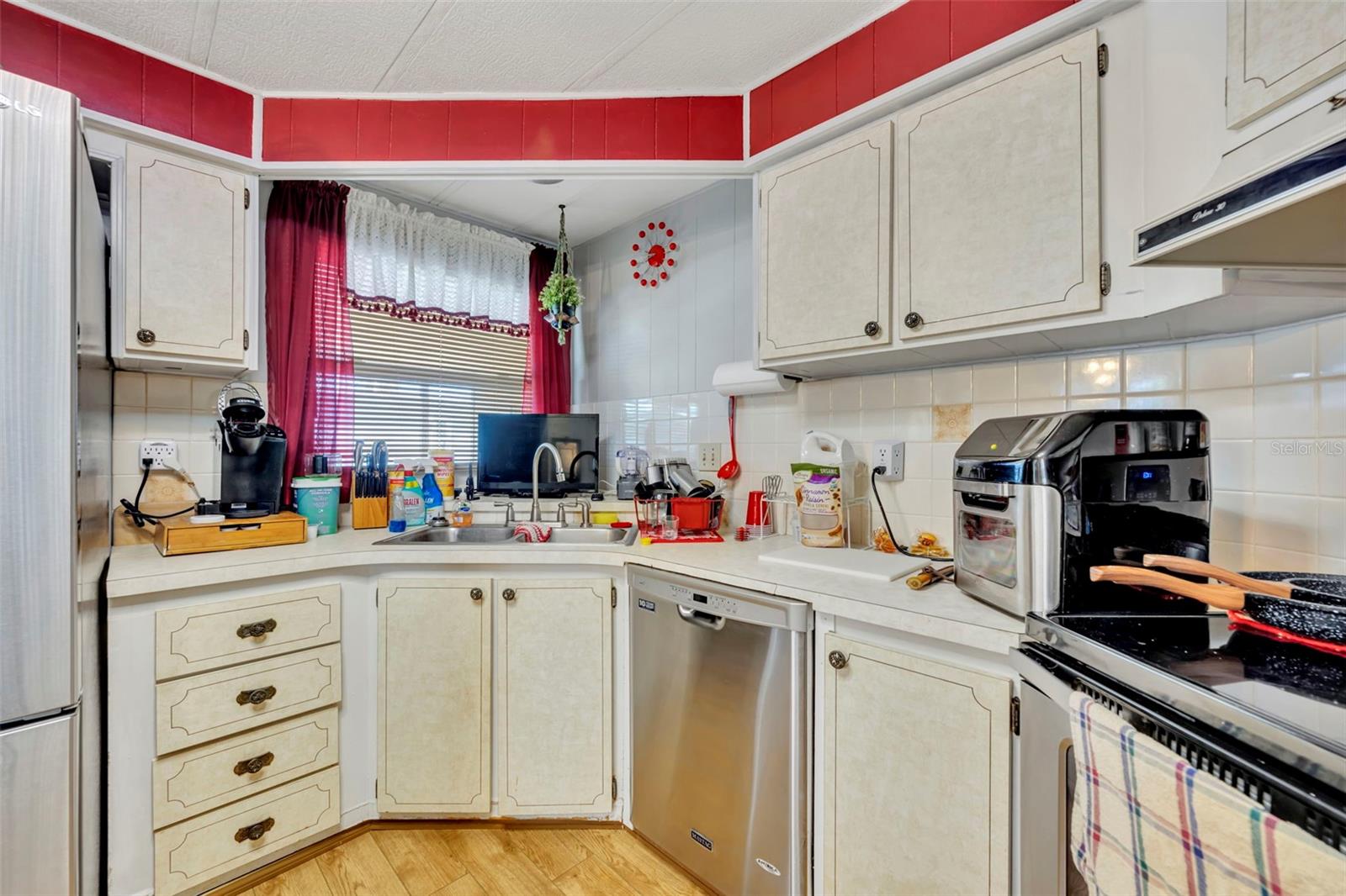 Image 8 of 43 For 223 Paradise S