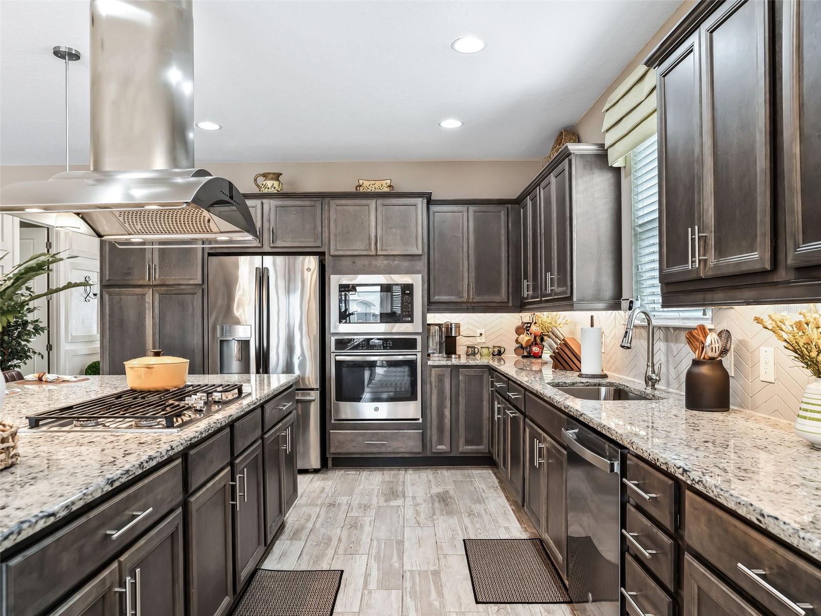 Image 15 of 54 For 5662 40th Loop