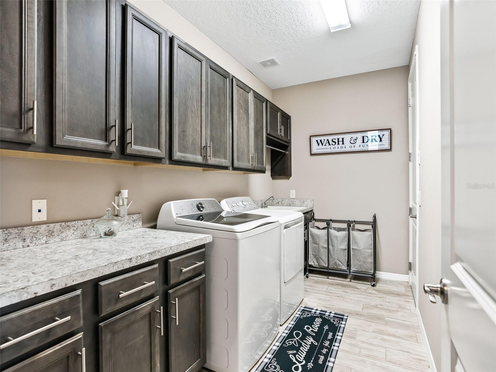 Image 38 of 54 For 5662 40th Loop