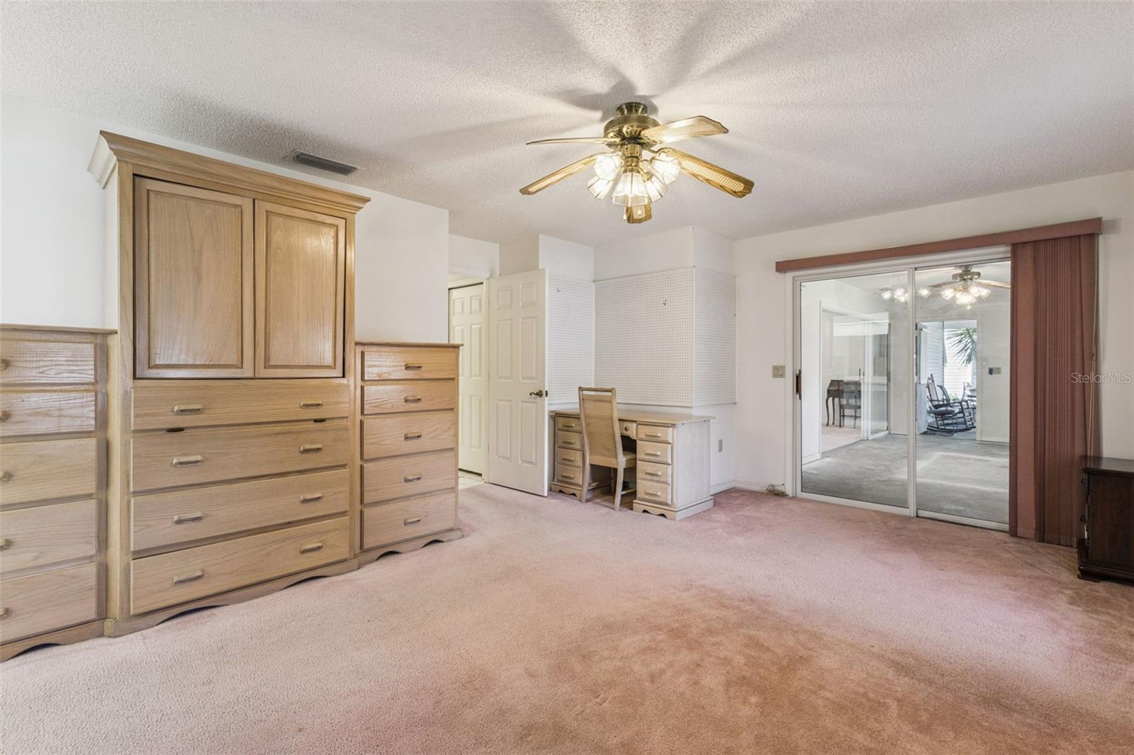 Image 12 of 41 For 828 Dundee Circle