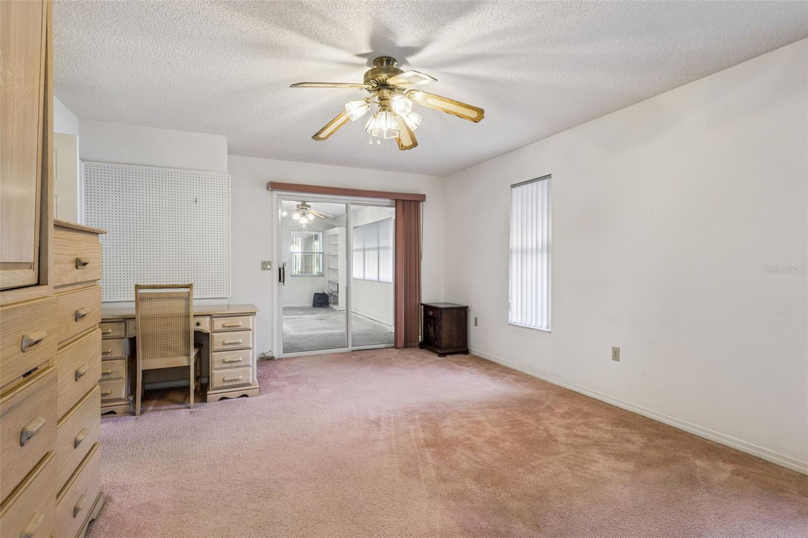 Image 13 of 41 For 828 Dundee Circle