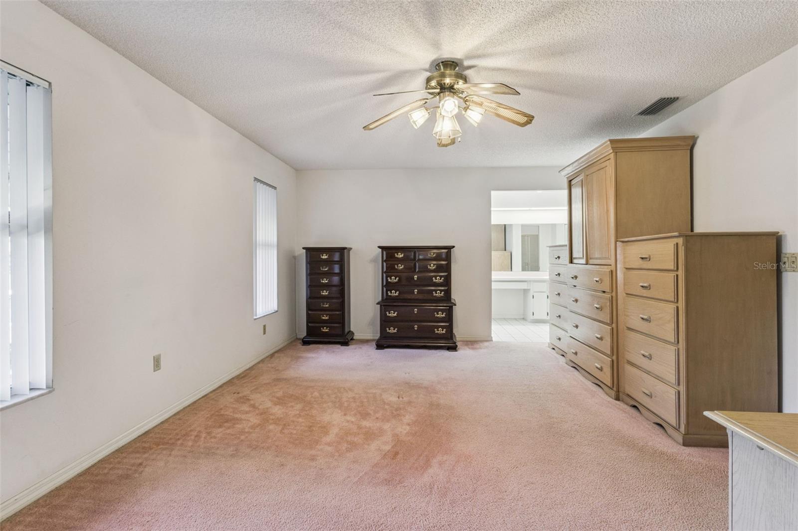 Image 14 of 41 For 828 Dundee Circle