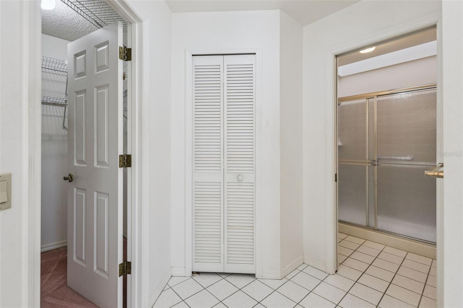 Image 16 of 41 For 828 Dundee Circle