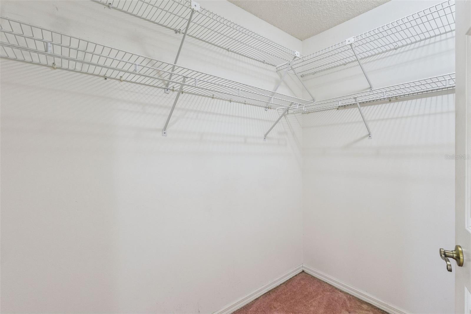 Image 18 of 41 For 828 Dundee Circle