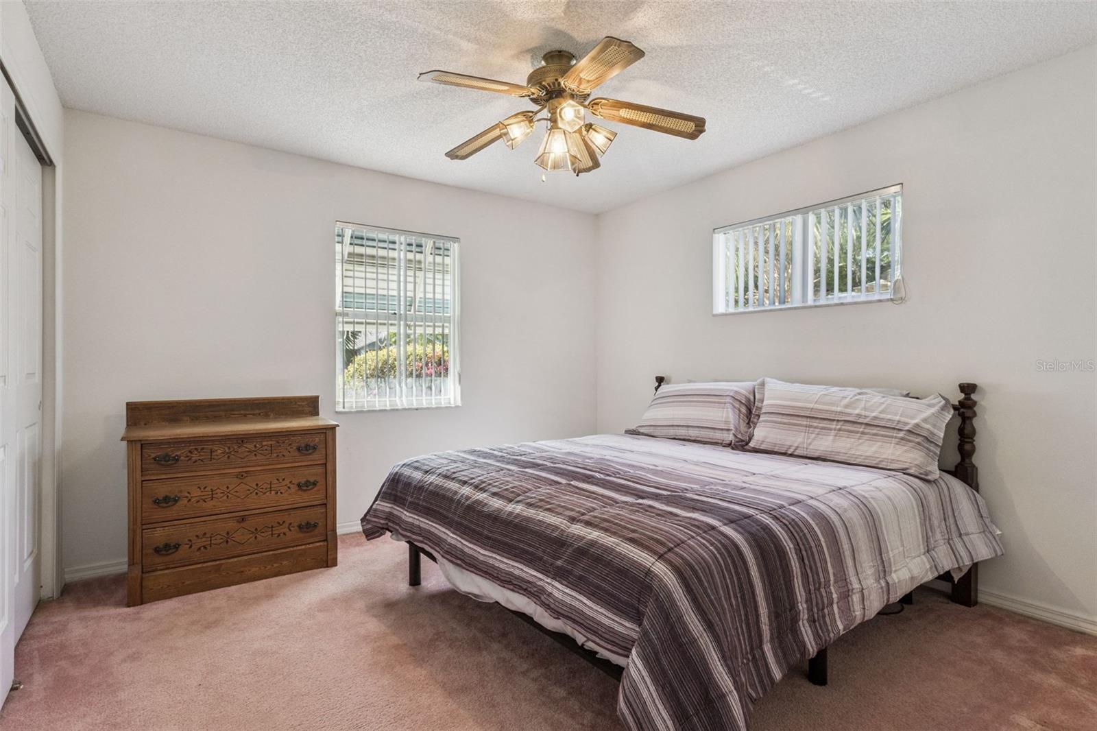 Image 19 of 41 For 828 Dundee Circle