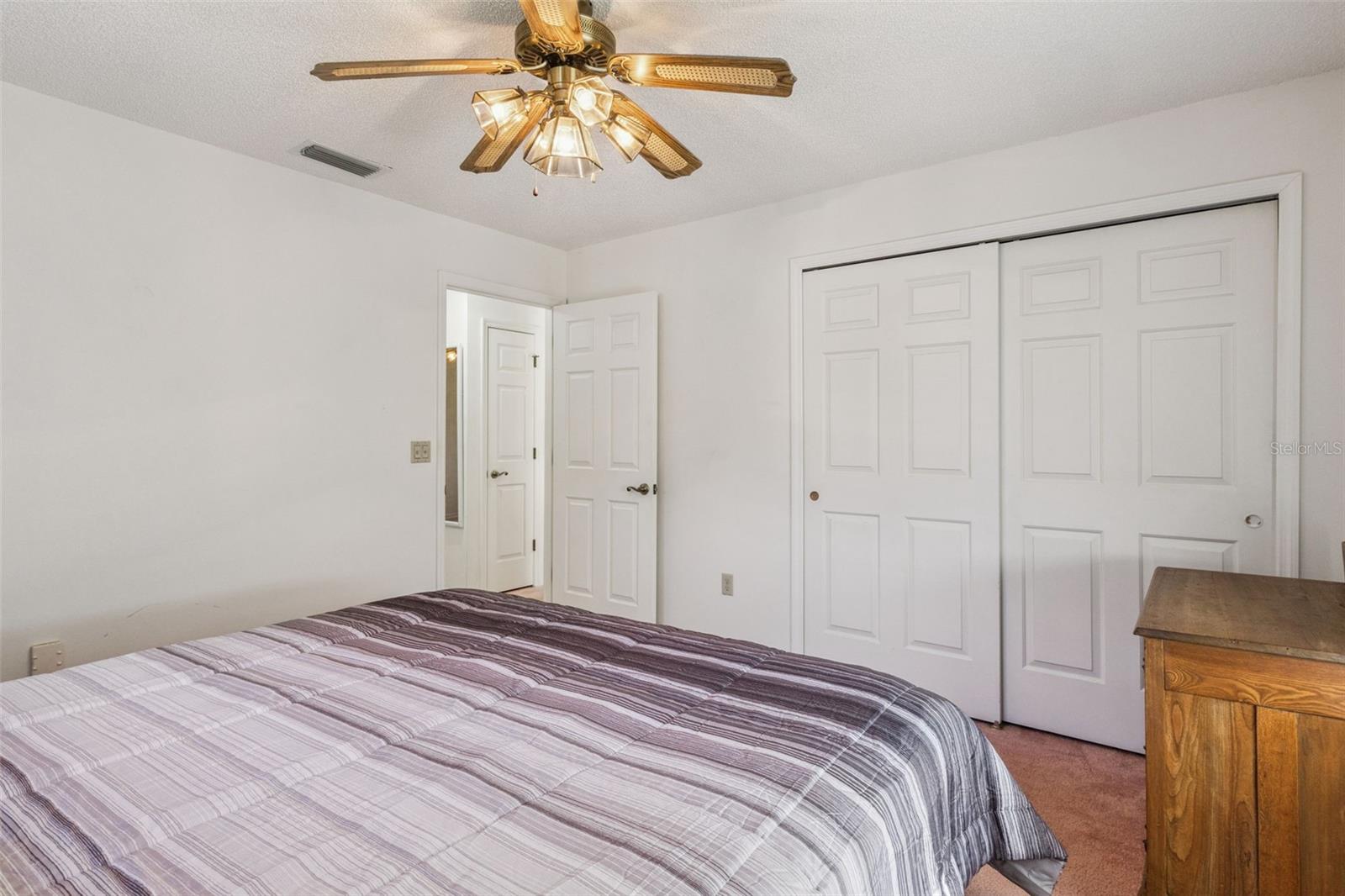 Image 20 of 41 For 828 Dundee Circle