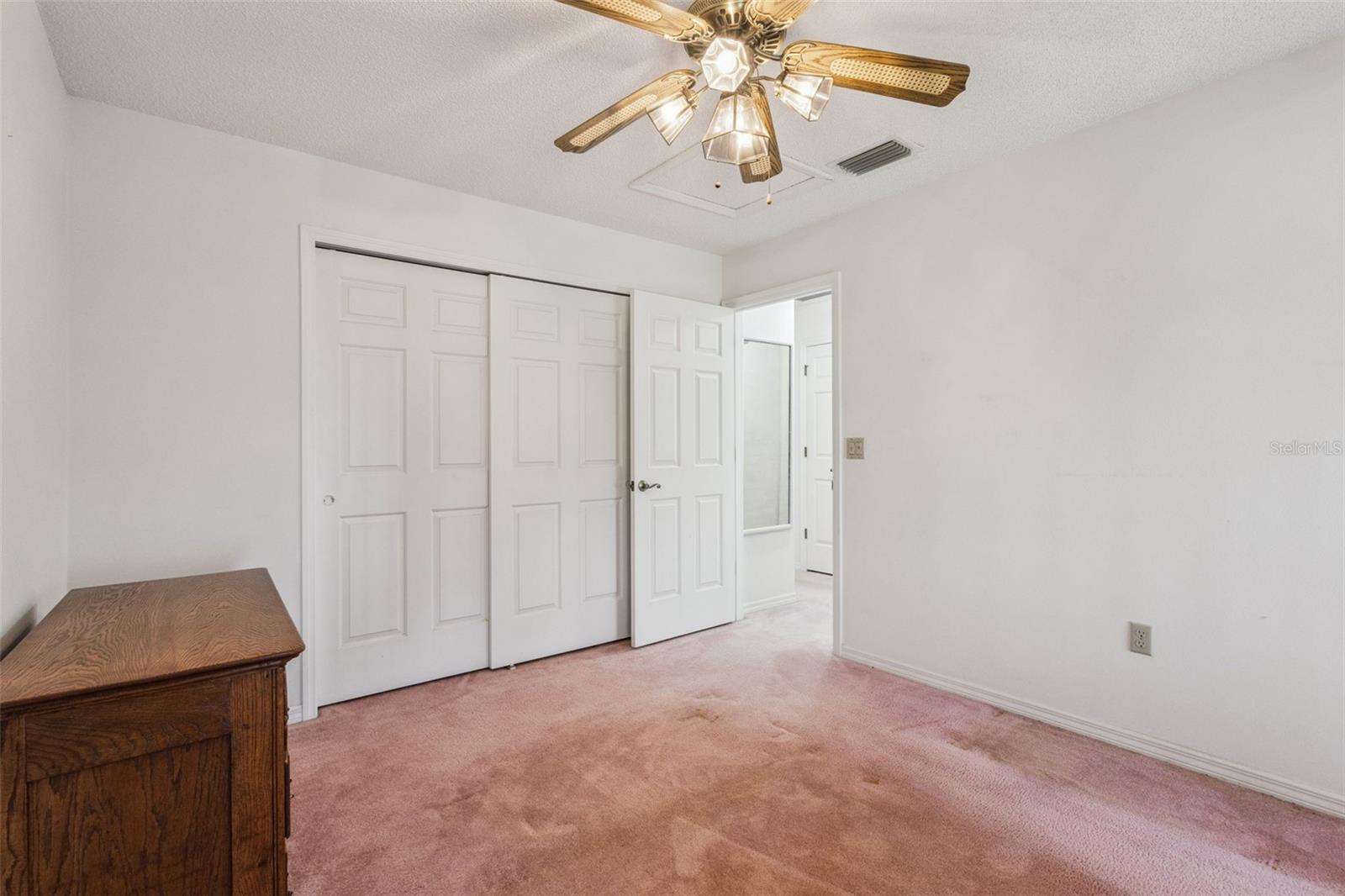 Image 21 of 41 For 828 Dundee Circle