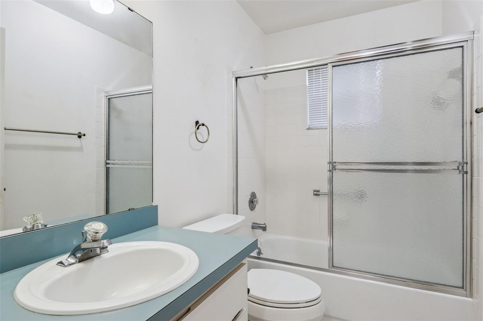 Image 23 of 41 For 828 Dundee Circle