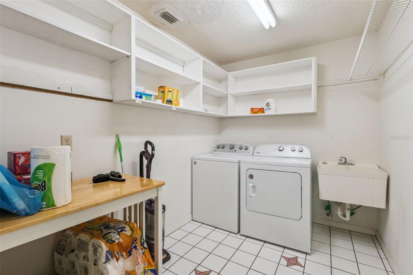 Image 24 of 41 For 828 Dundee Circle