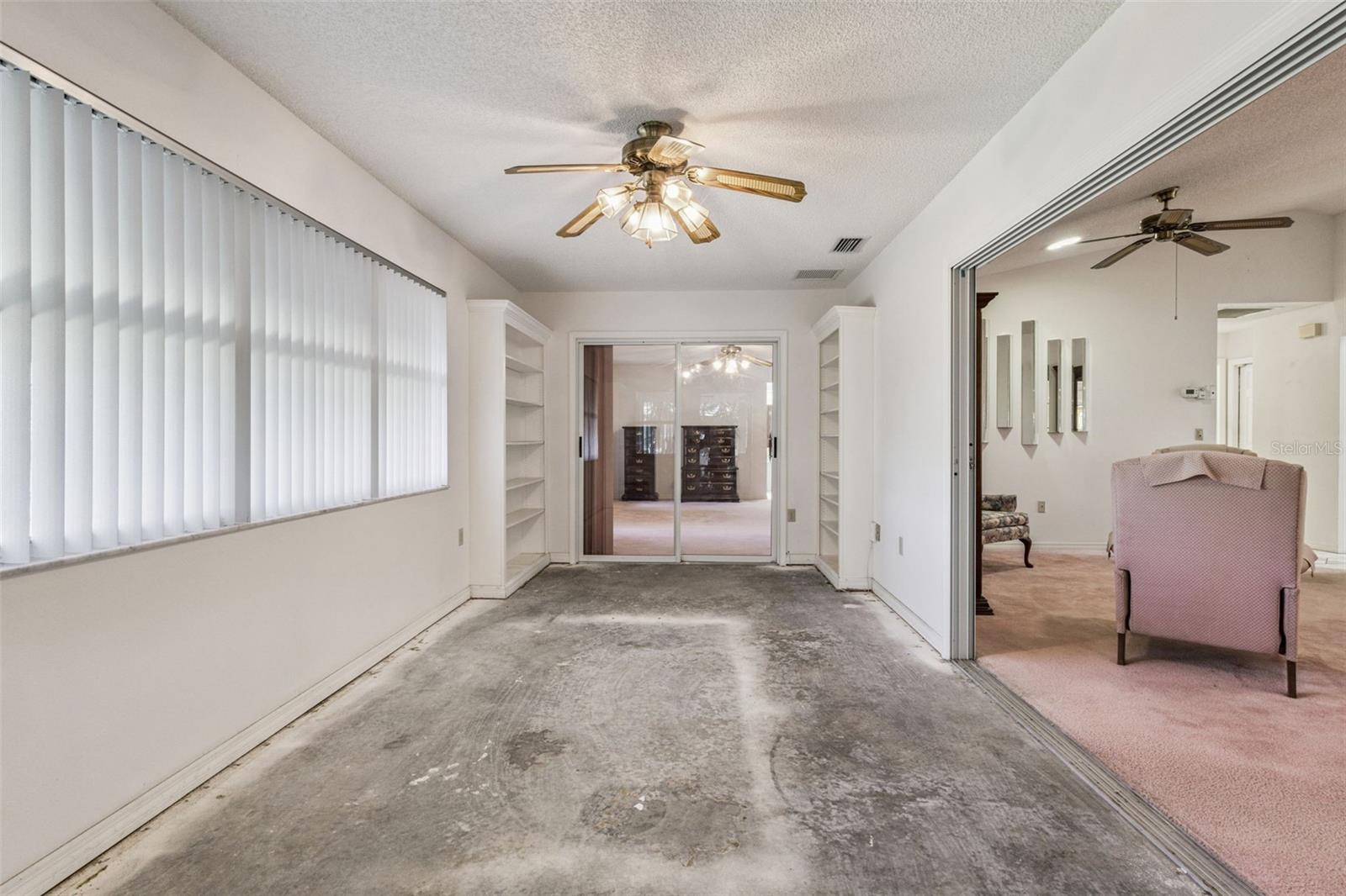 Image 25 of 41 For 828 Dundee Circle