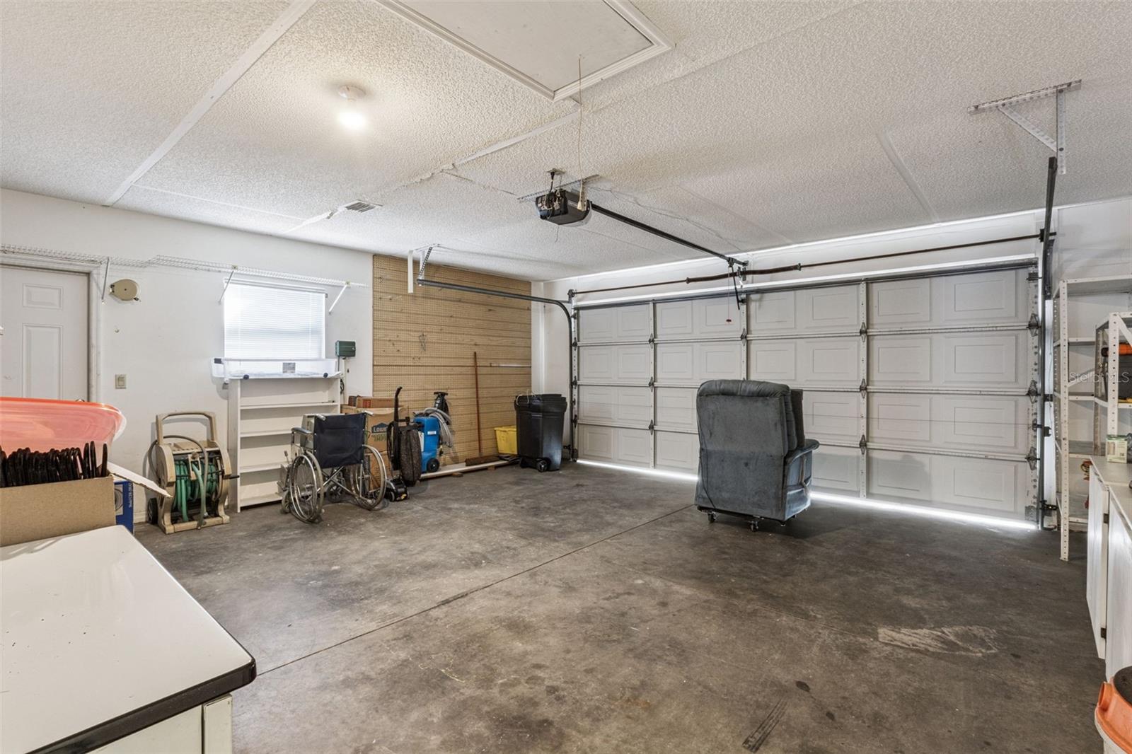 Image 28 of 41 For 828 Dundee Circle