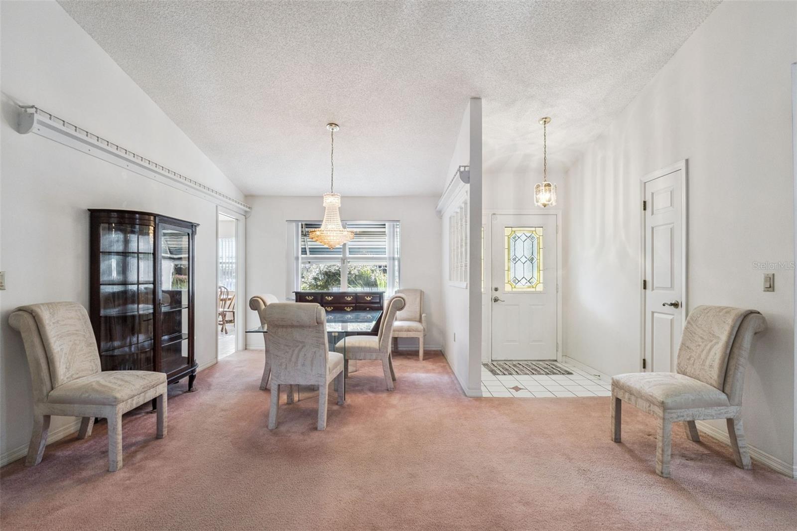 Image 3 of 41 For 828 Dundee Circle