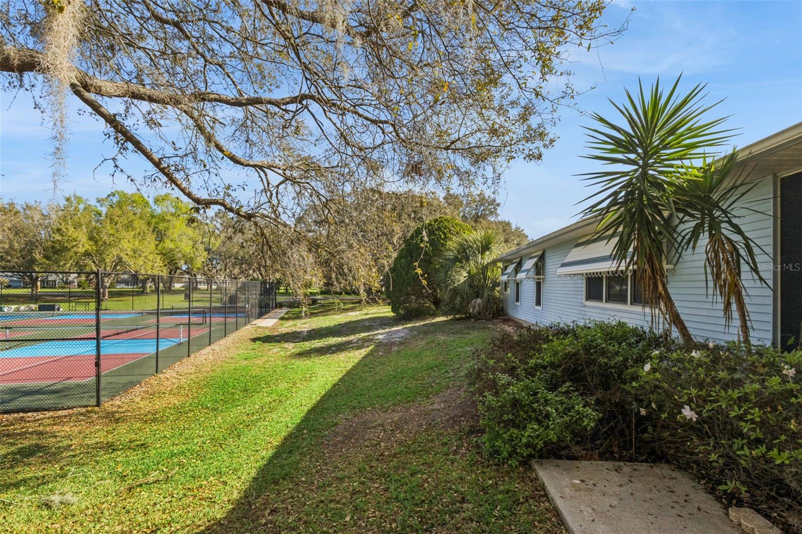 Image 30 of 41 For 828 Dundee Circle