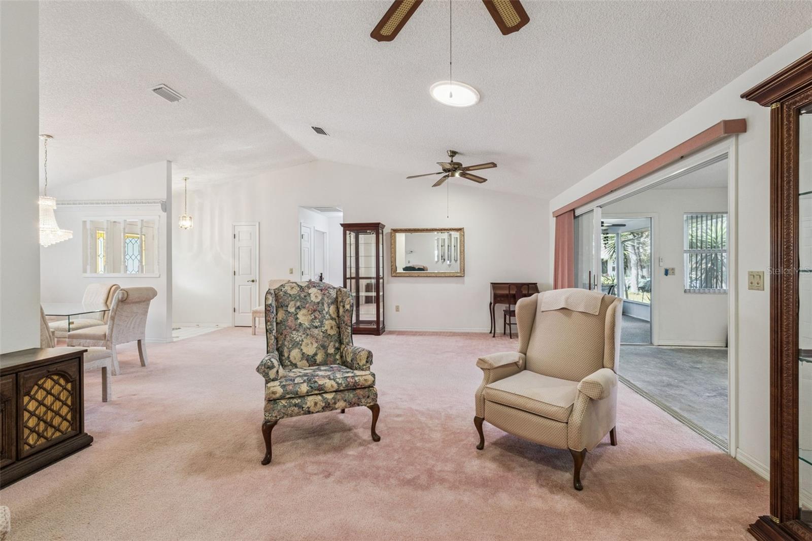 Image 6 of 41 For 828 Dundee Circle