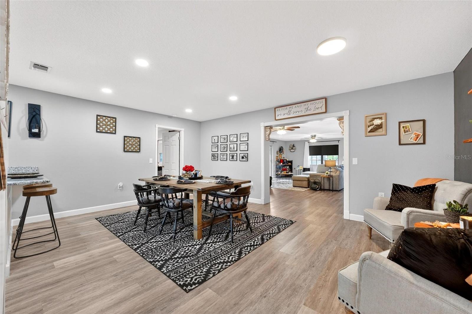 Image 19 of 71 For 106 Portland Street