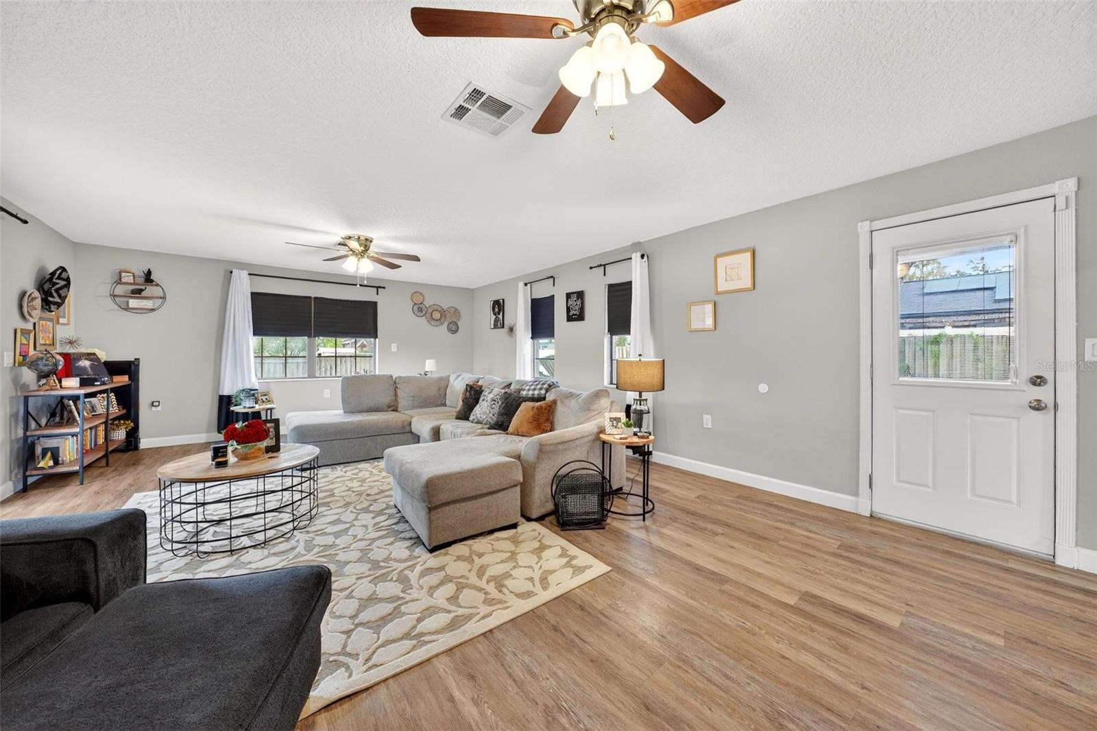 Image 31 of 71 For 106 Portland Street