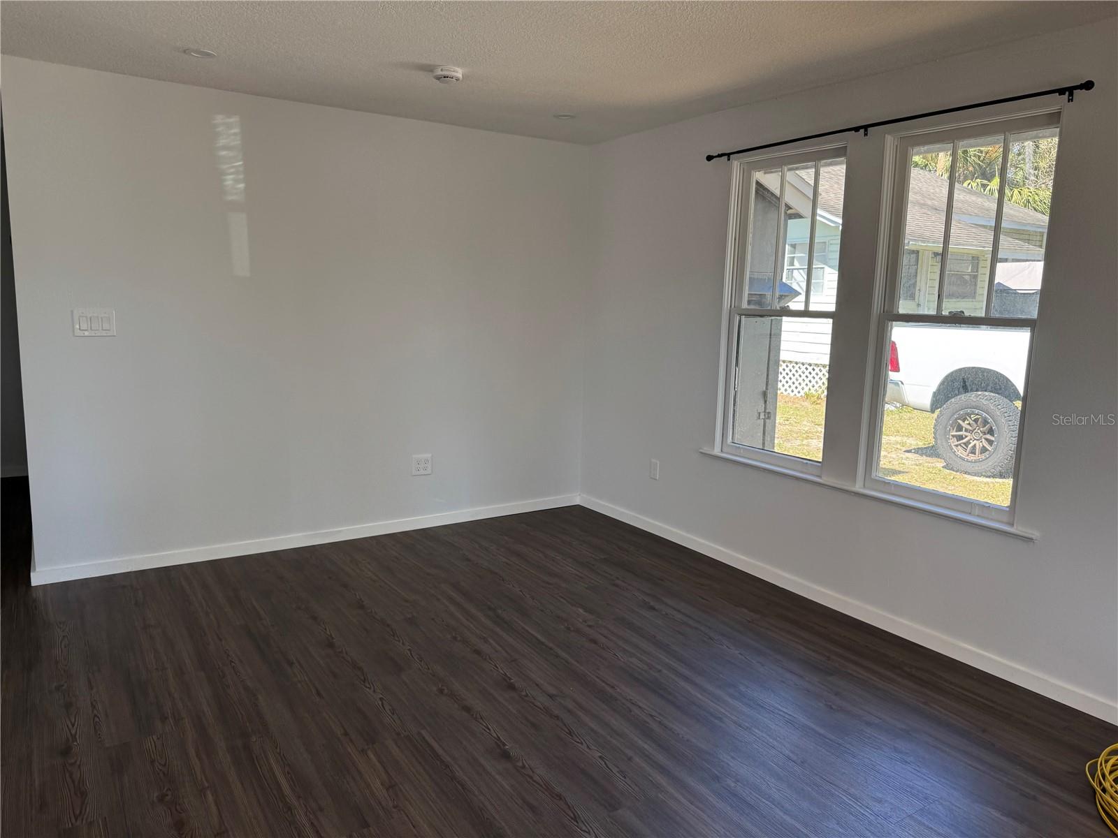 Image 2 of 7 For 512 Dixie Avenue