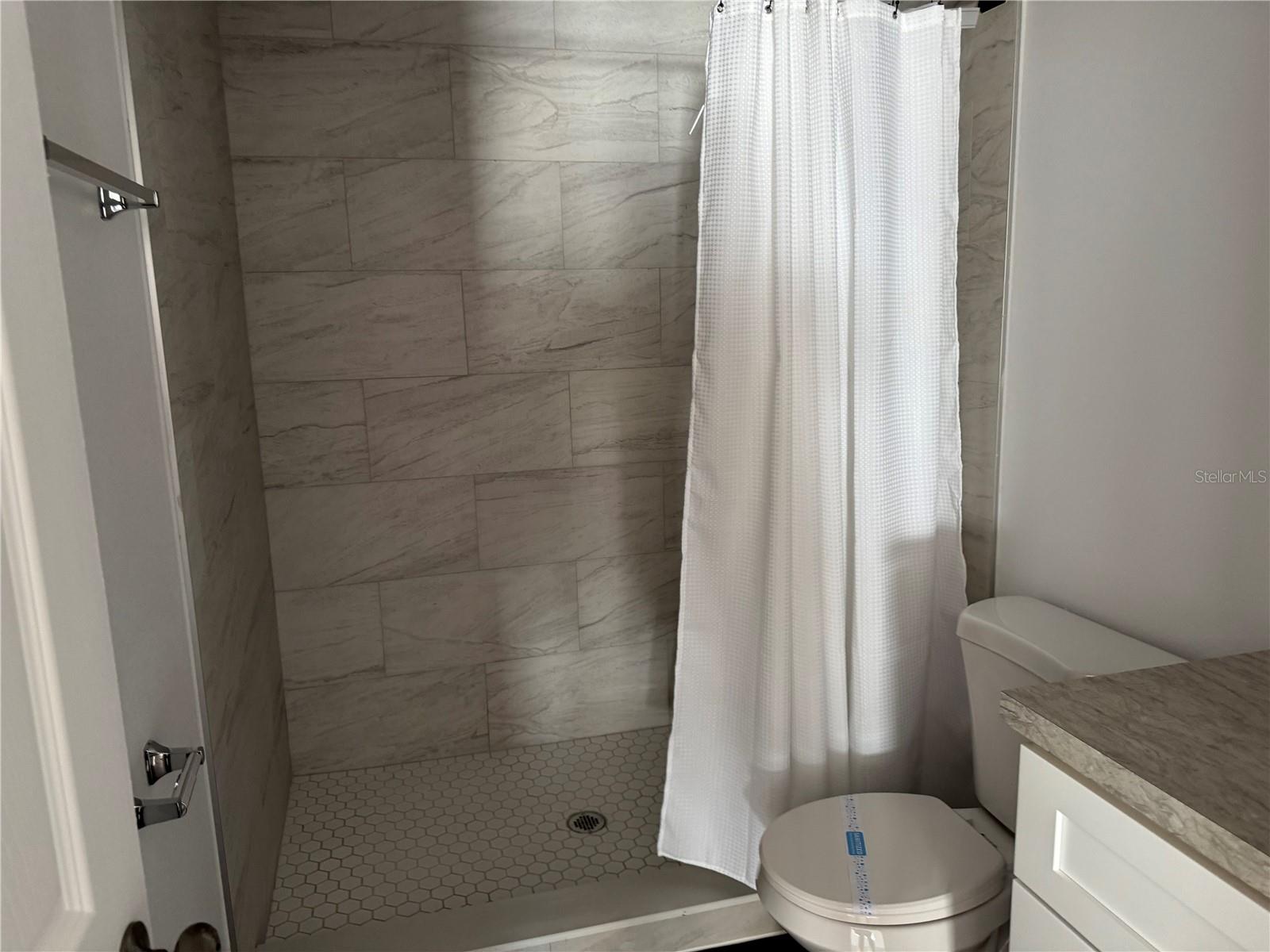 Image 3 of 7 For 512 Dixie Avenue