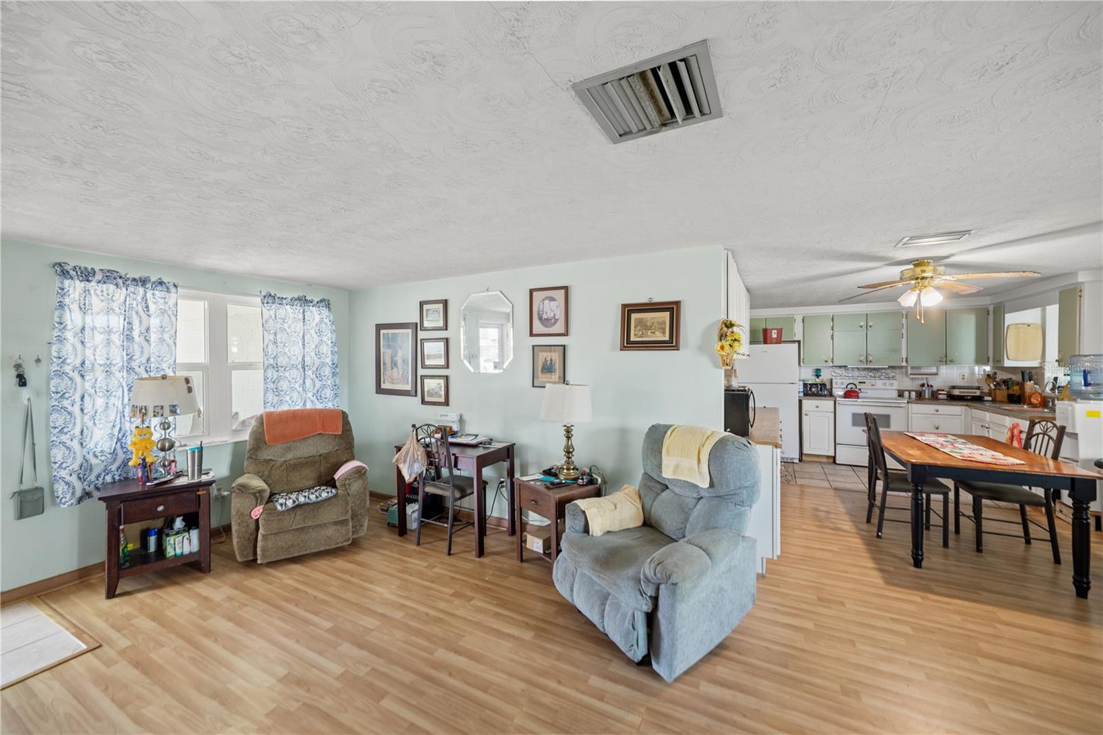 Image 15 of 37 For 3417 Chauncy Road