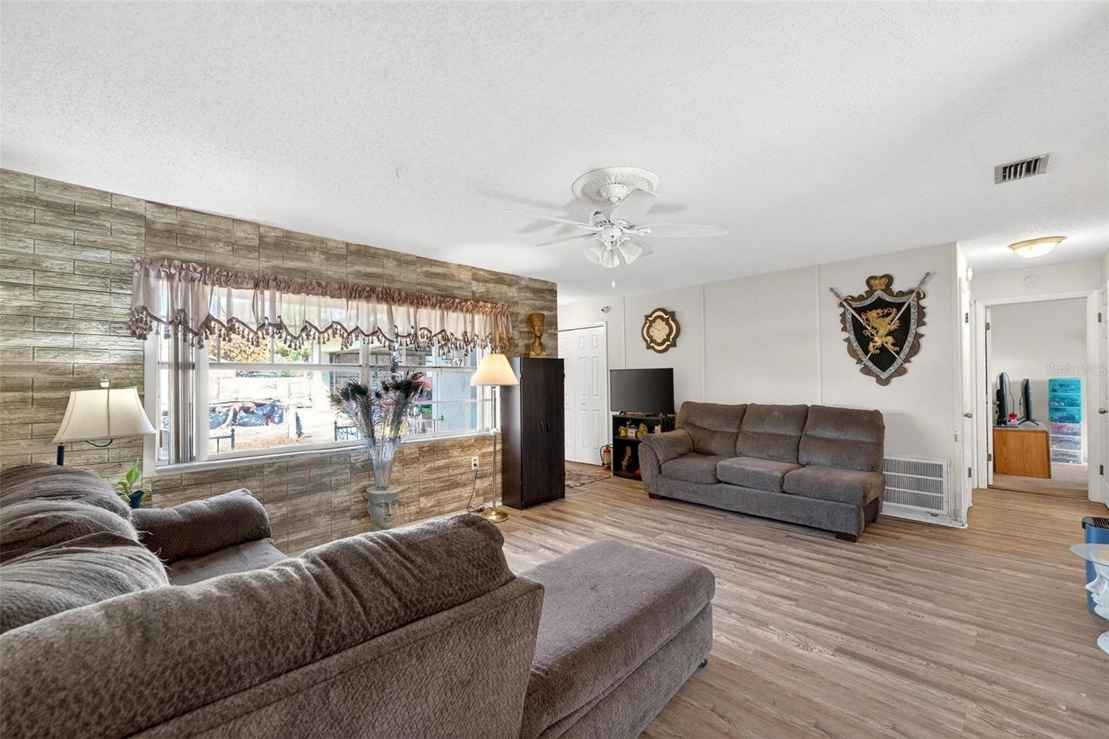 Image 10 of 34 For 467 Constitution Drive