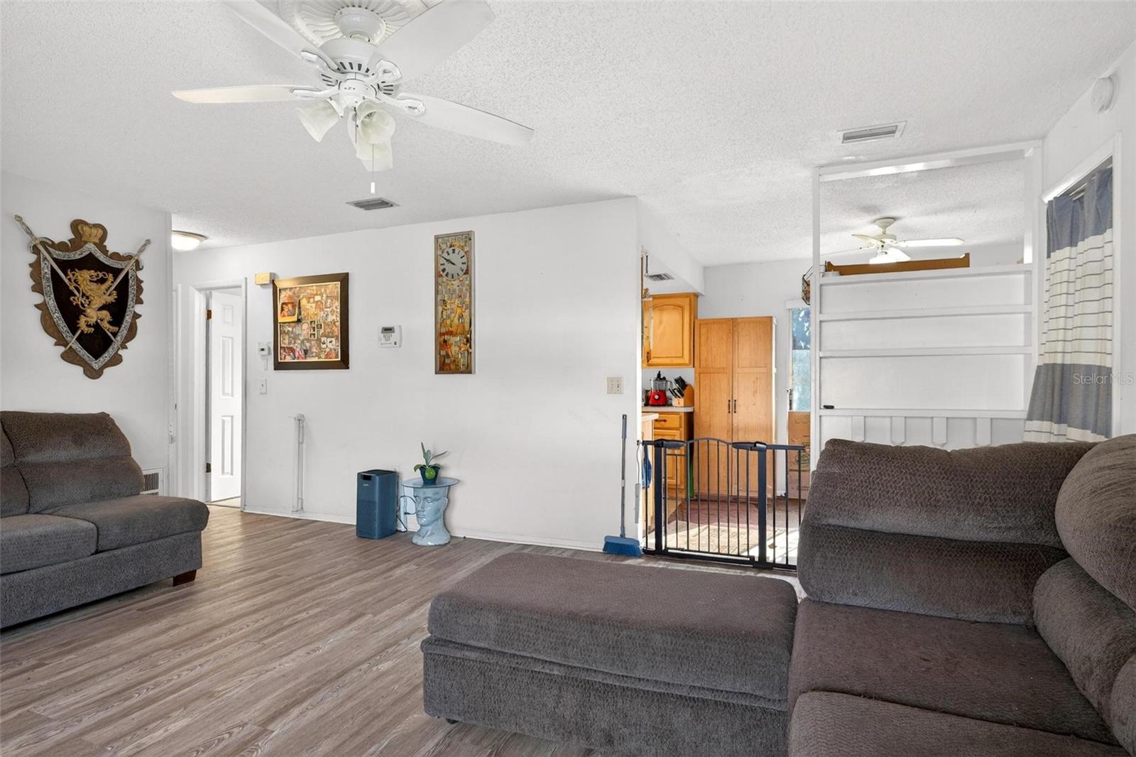 Image 11 of 34 For 467 Constitution Drive