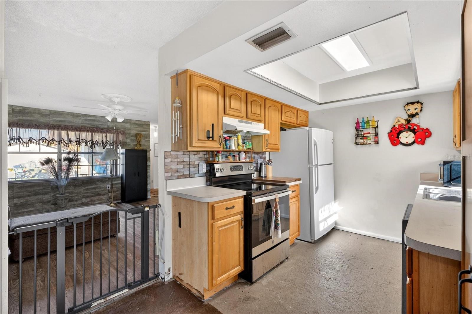 Image 12 of 34 For 467 Constitution Drive