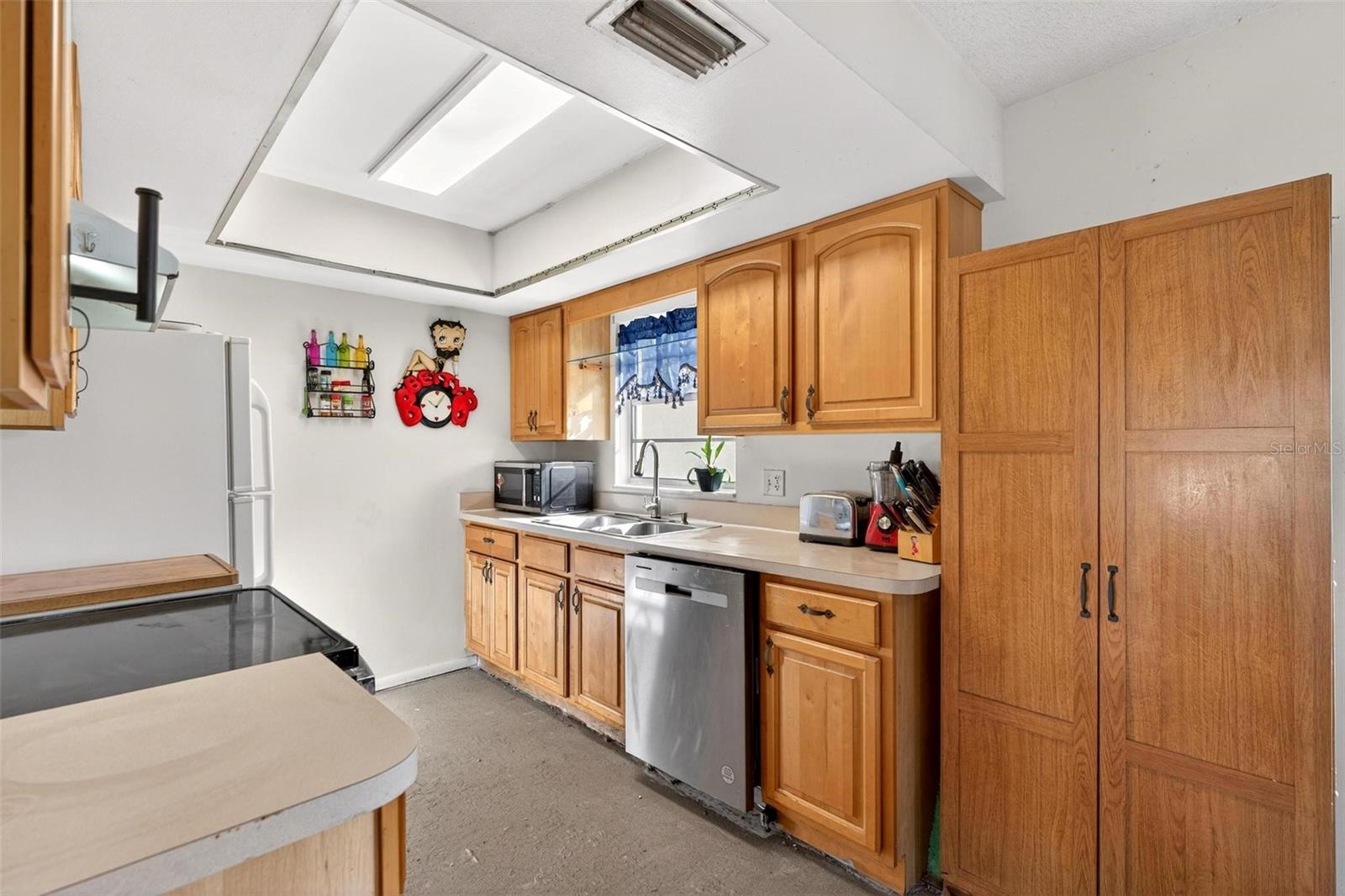 Image 13 of 34 For 467 Constitution Drive